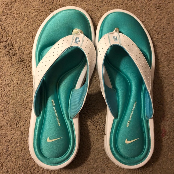 nike gel slippers